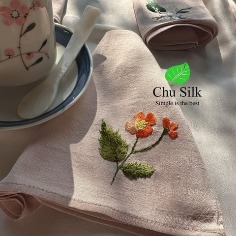  Khăn ăn lụa thêu tay họa tiết hoa, khăn ăn lụa họa tiết hoa dại, khăn ăn cá nhân hóa, trang trí bàn ăn, khăn ăn tái sử dụng, khăn ăn họa tiết bó hoa 