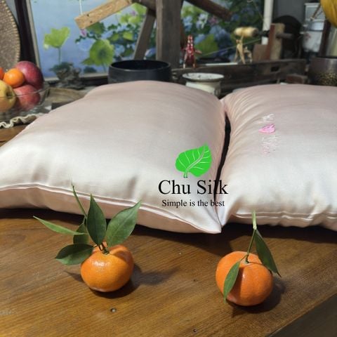  Vỏ gối thêu tên riêng (hàng đặt trước 5-15 ngày) với tơ tằm cao cấp 19mm 