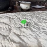  Chăn tơ tằm chần ruột tơ nguyên tấm do con tằm tự dệt, vỏ áo lụa nguyên chất, màu be, khâu tay hình hoa thị 