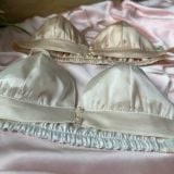  Áo Bra tơ tằm Chu Silk phiên bản cao cấp thượng hàng với cúc ngọc trai phía trước 