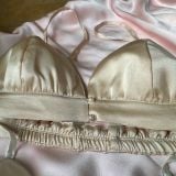  Áo Bra tơ tằm Chu Silk phiên bản cao cấp thượng hàng với cúc ngọc trai phía trước 