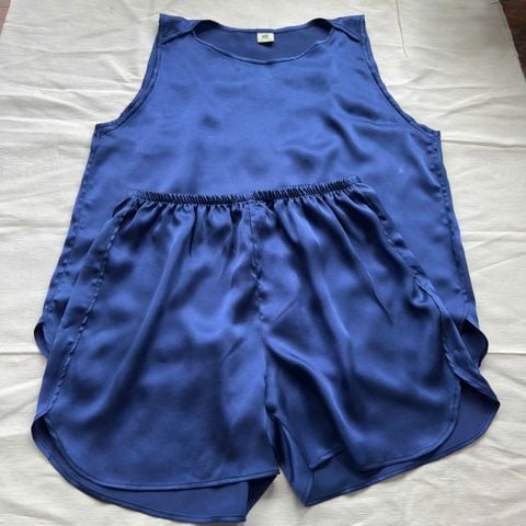  Bộ quần áo mặc nhà Chu Silk màu xanh than 