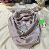  KHĂN LỤA VUÔNG TƠ TẰM THÊU TAY 