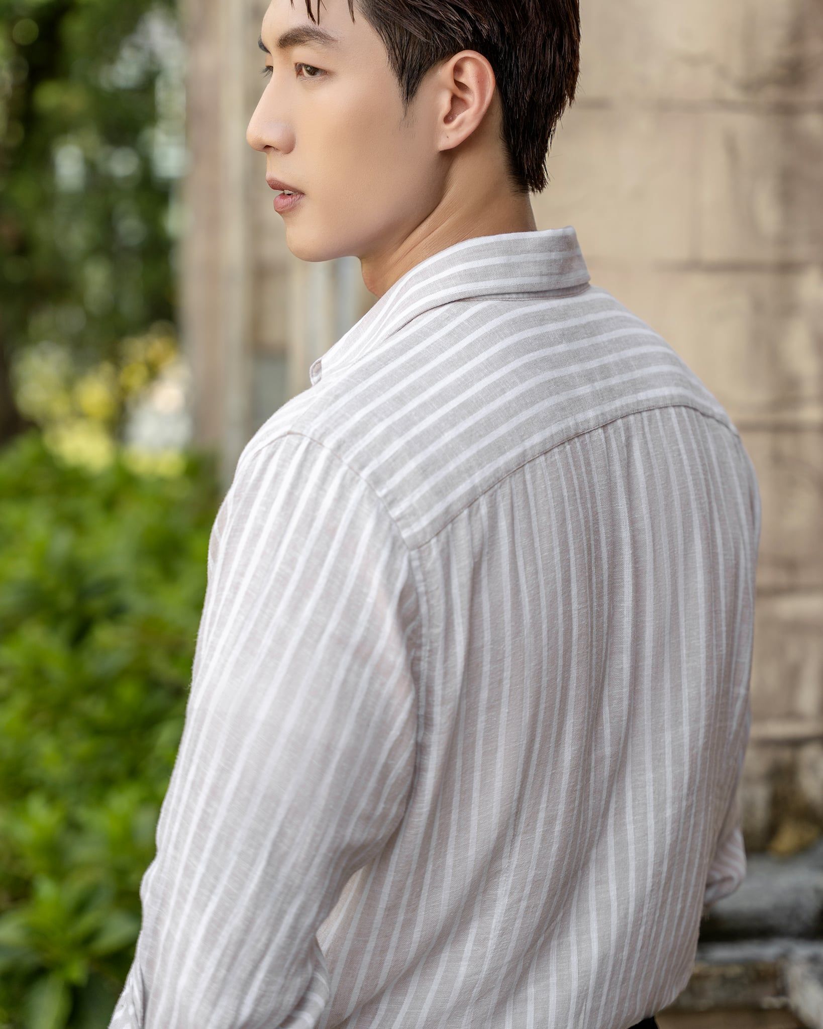 Áo Sơ Mi Nam By Cotton Linen Nâu Sọc Trắng