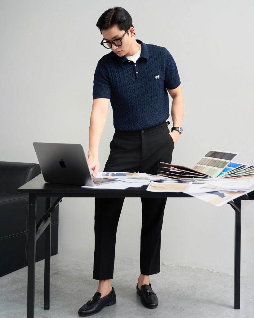 Áo Thun Polo Dệt Kim Twist Màu Xanh Đen