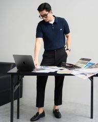 Áo Thun Polo Dệt Kim Twist Màu Xanh Đen