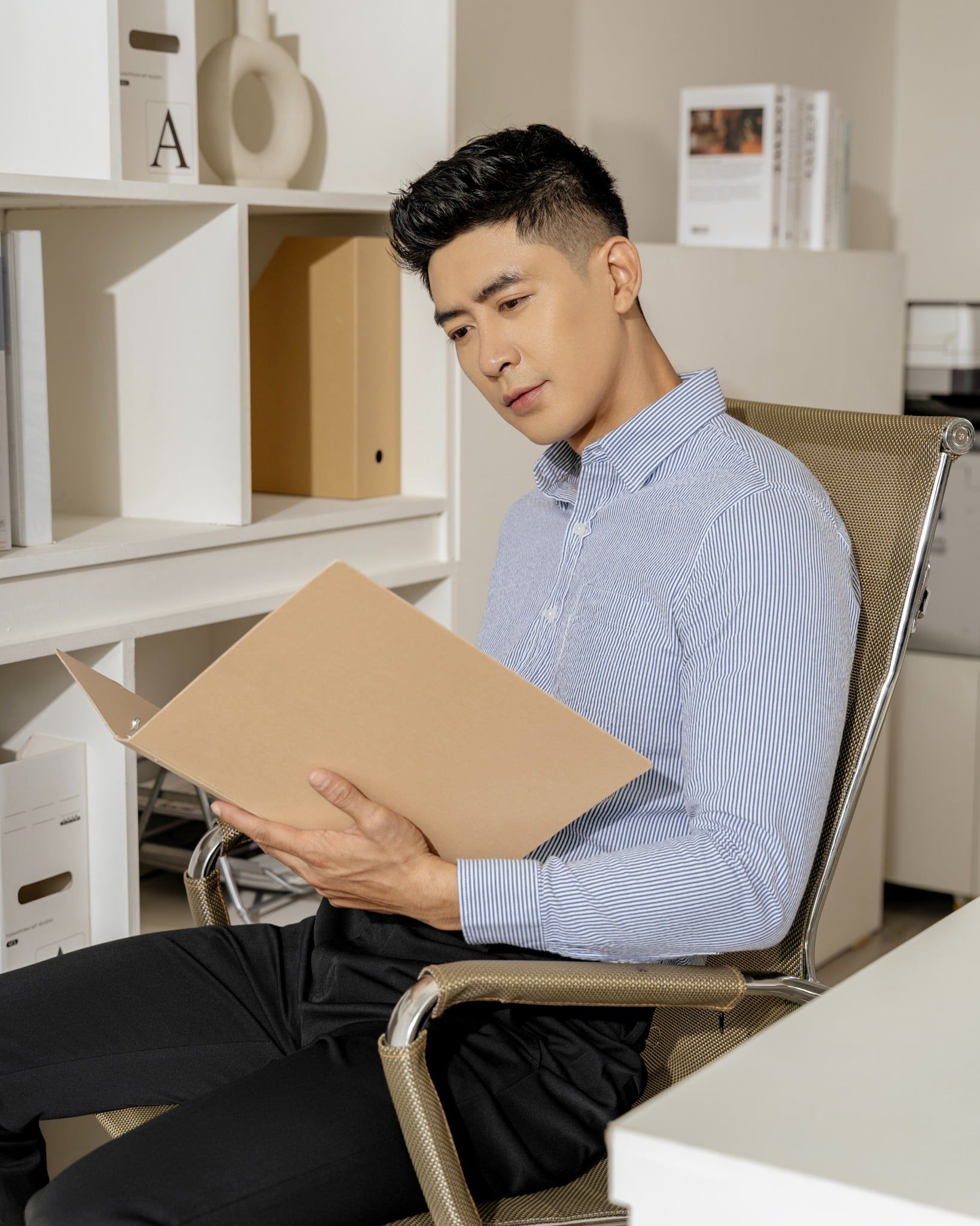 Áo Sơ Mi Sọc Nhuyễn Xanh Đậm Art Nhăn