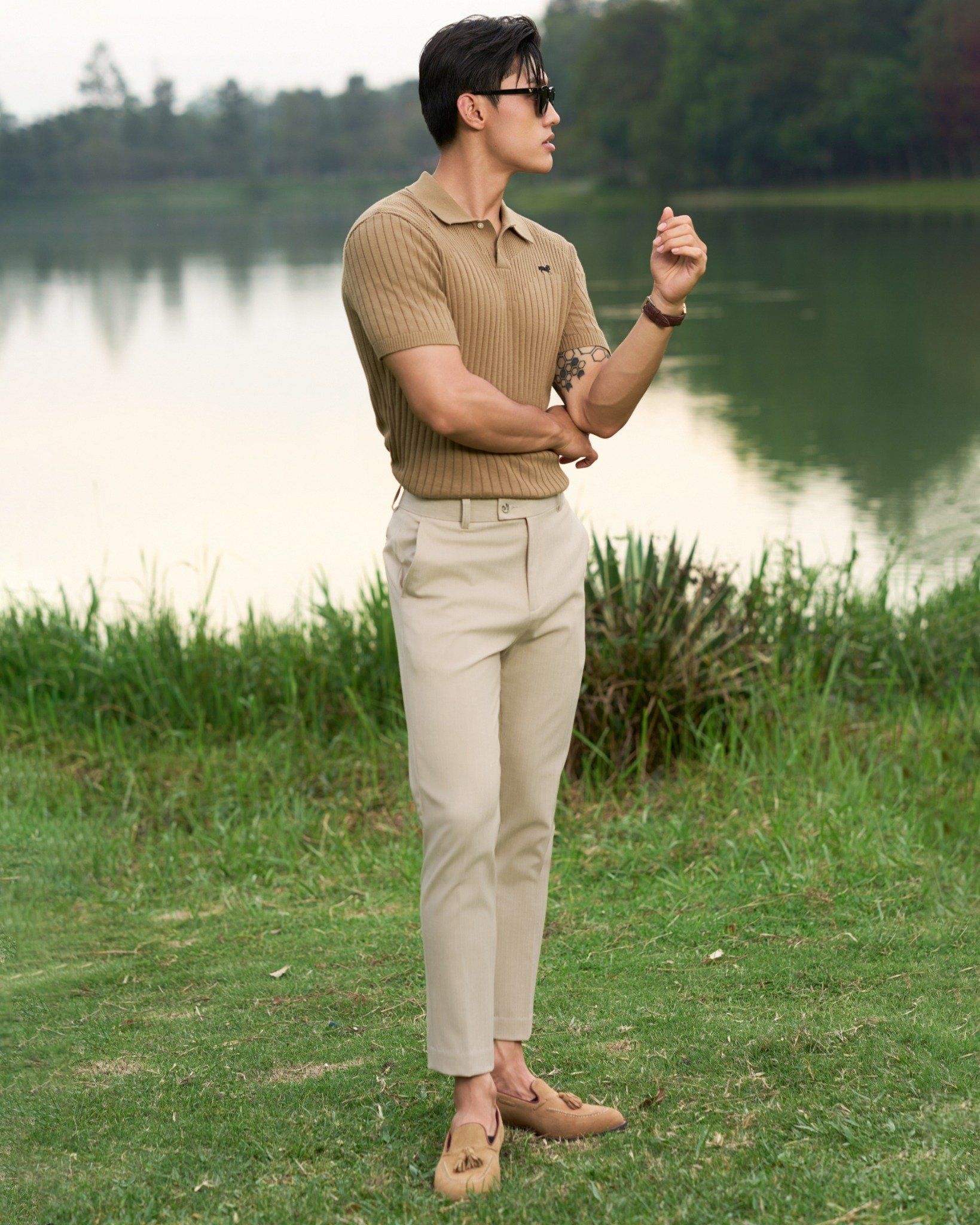 Áo Thun Polo Dệt Kim Sọc Đứng Nâu - Thêu Ngựa