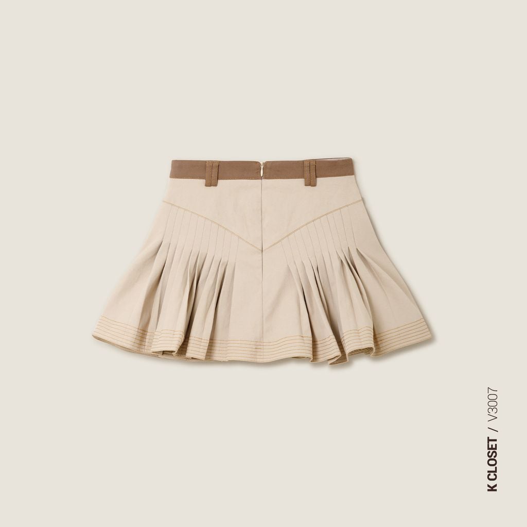  K Closet Casual Pleated Mini Skirt with Brown Trim 