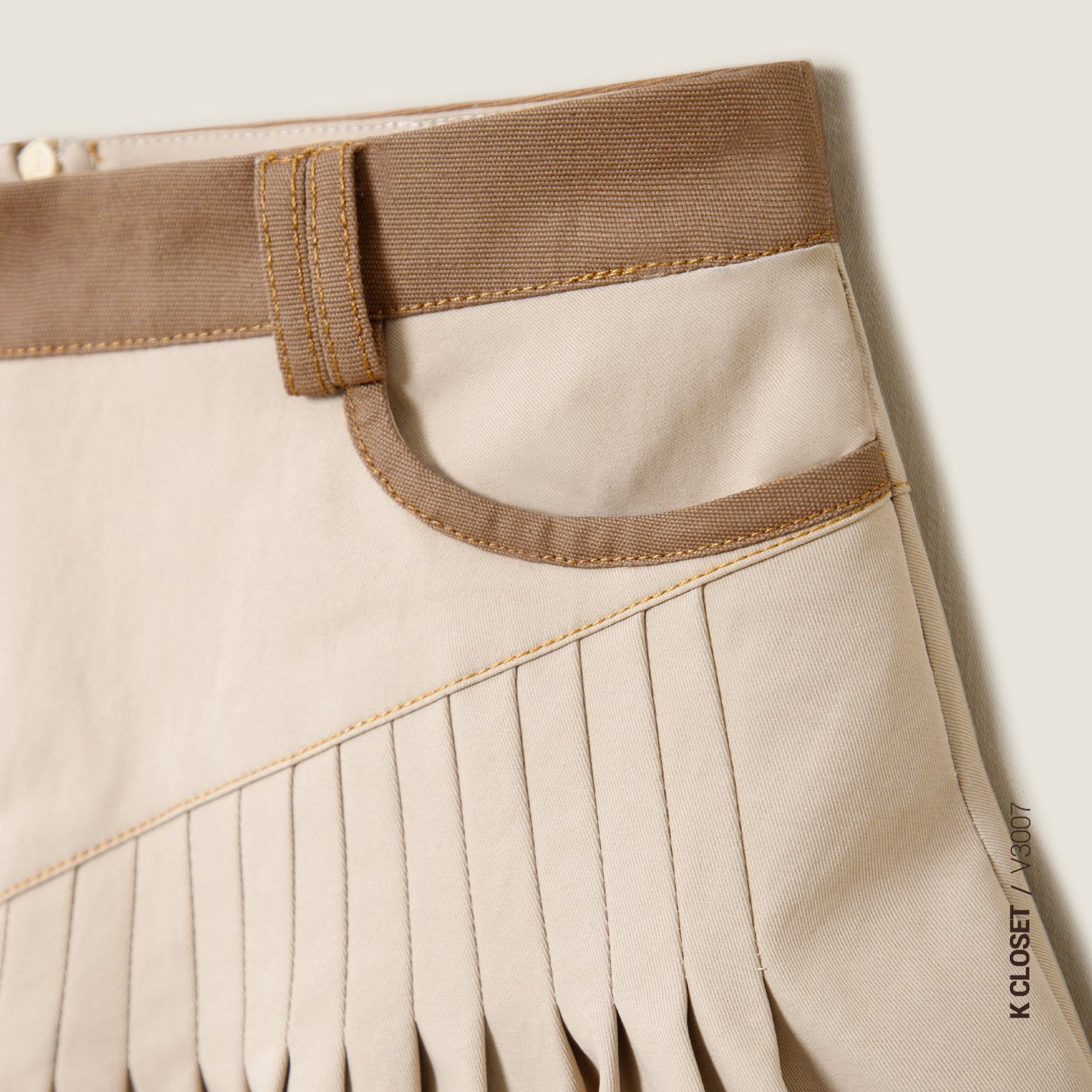  K Closet Casual Pleated Mini Skirt with Brown Trim 