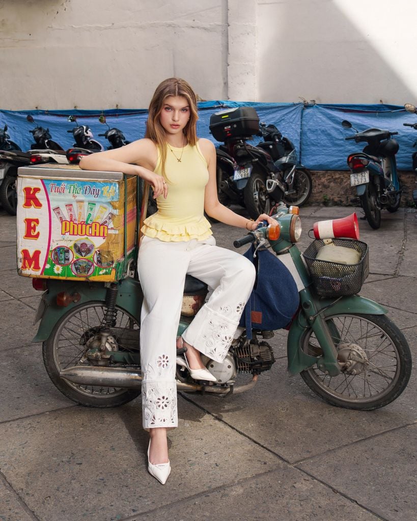  K Closet Wide Leg Pants with Floral Embroidery 