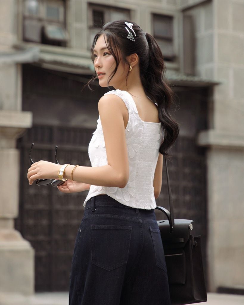  K Closet White Sleeveless Crop Top with Floral Embroidery 