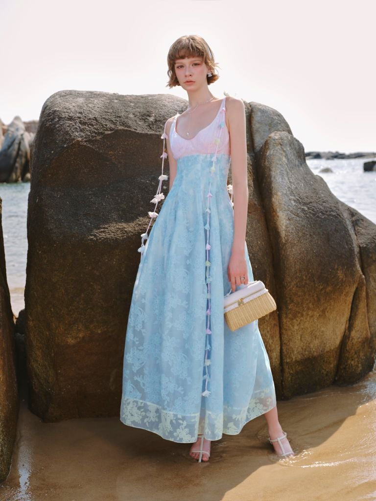  Cami Blue Pink Floral Jacquard Maxi Dress/ Đầm dây Maxi màu xanh phối hồng vàng chất tơ dáng ngắn 