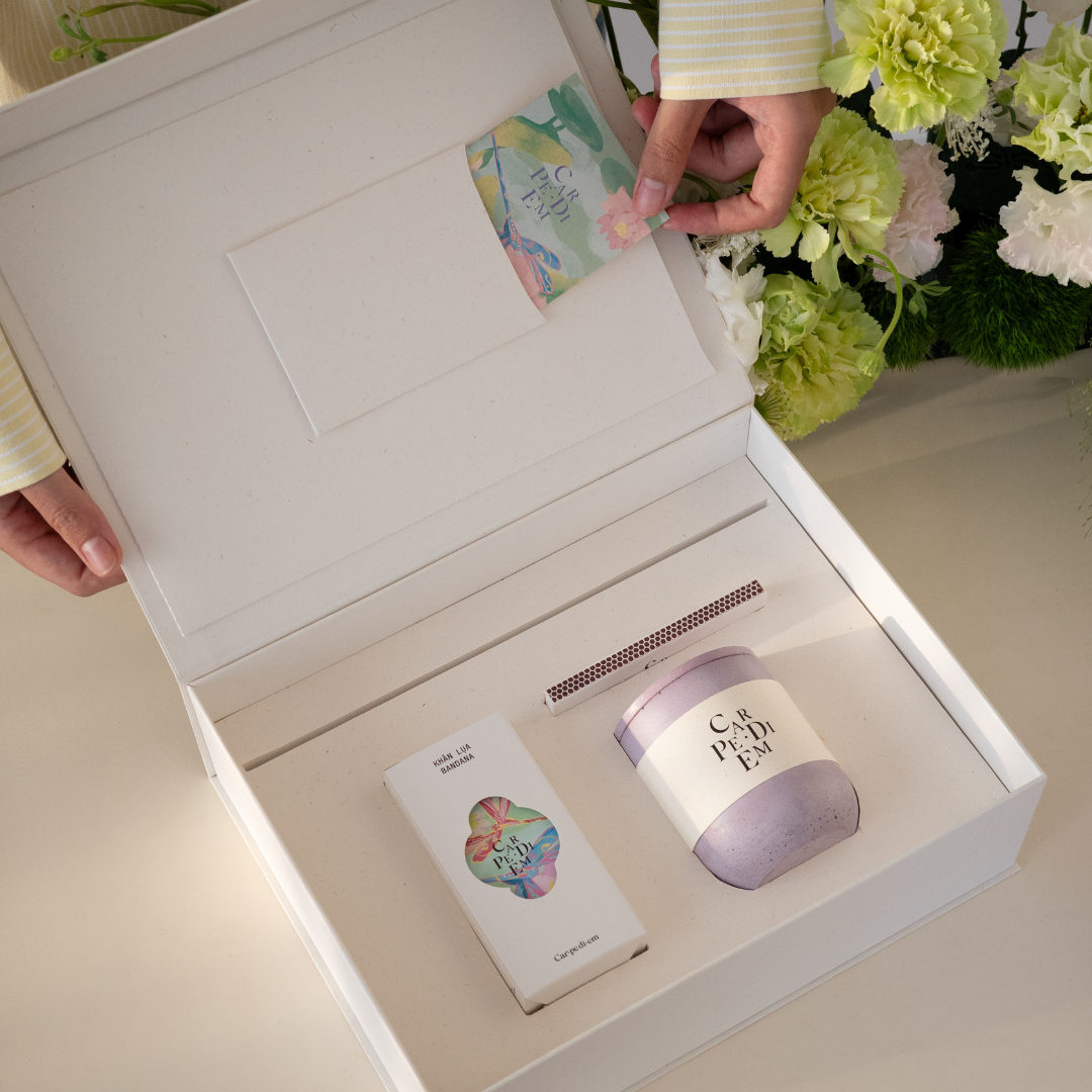  LỤA HƯƠNG GIFT SET - Bộ quà tặng nến thơm & khăn lụa 