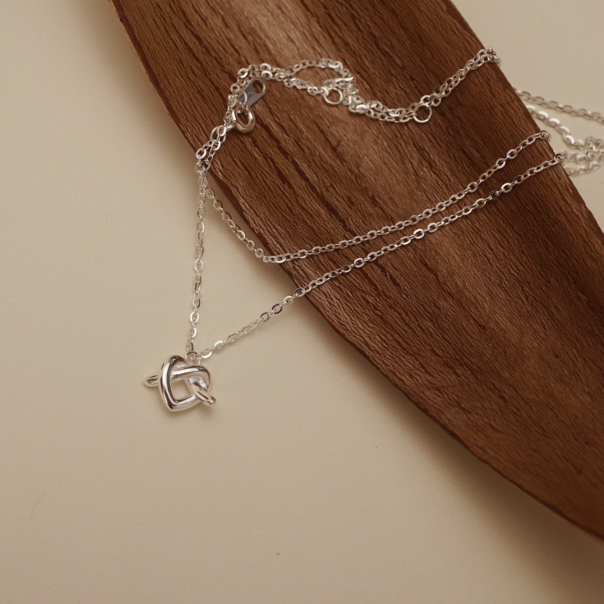  LOVE KNOT NECKLACE (S) 