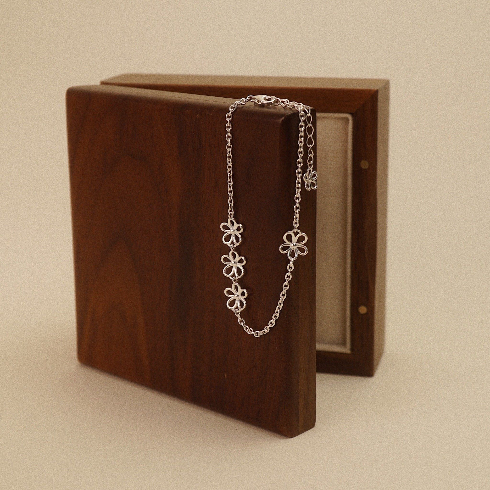  TRIPLE FLOWER BRACELET (S) 