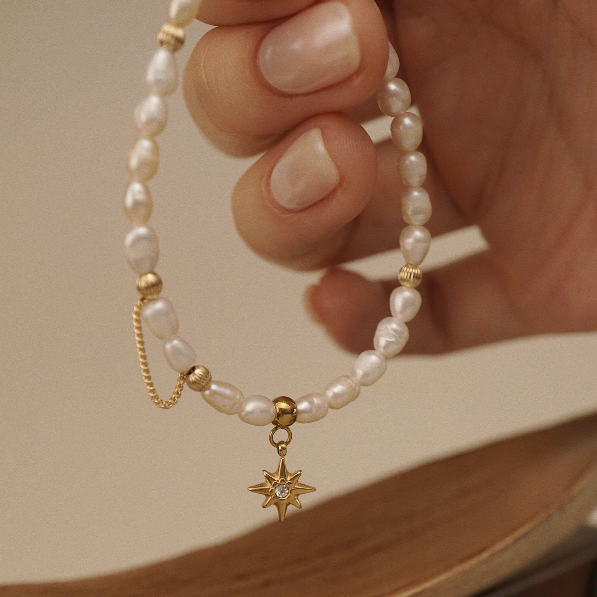  STARDUST - BAROQUE PEARL MIX ORBIT BRACELET 
