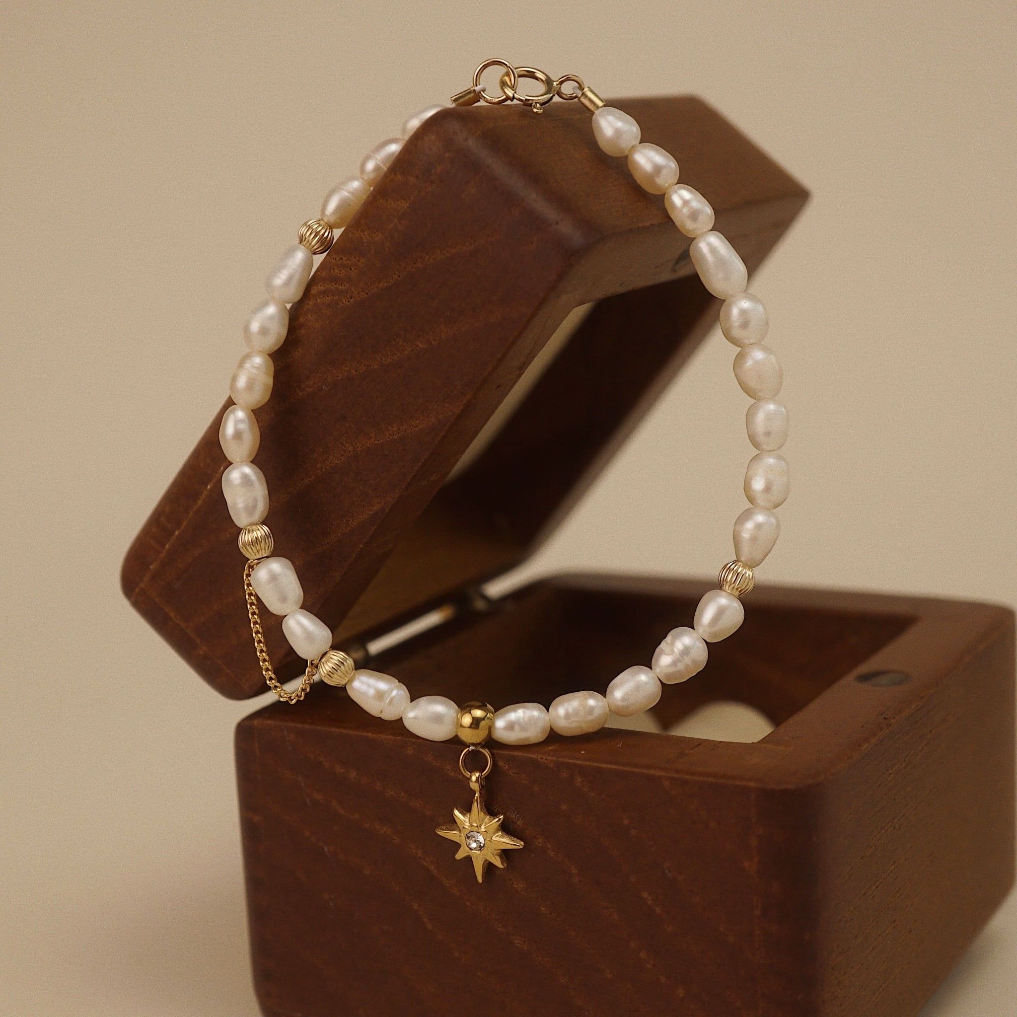  STARDUST - BAROQUE PEARL MIX ORBIT BRACELET 