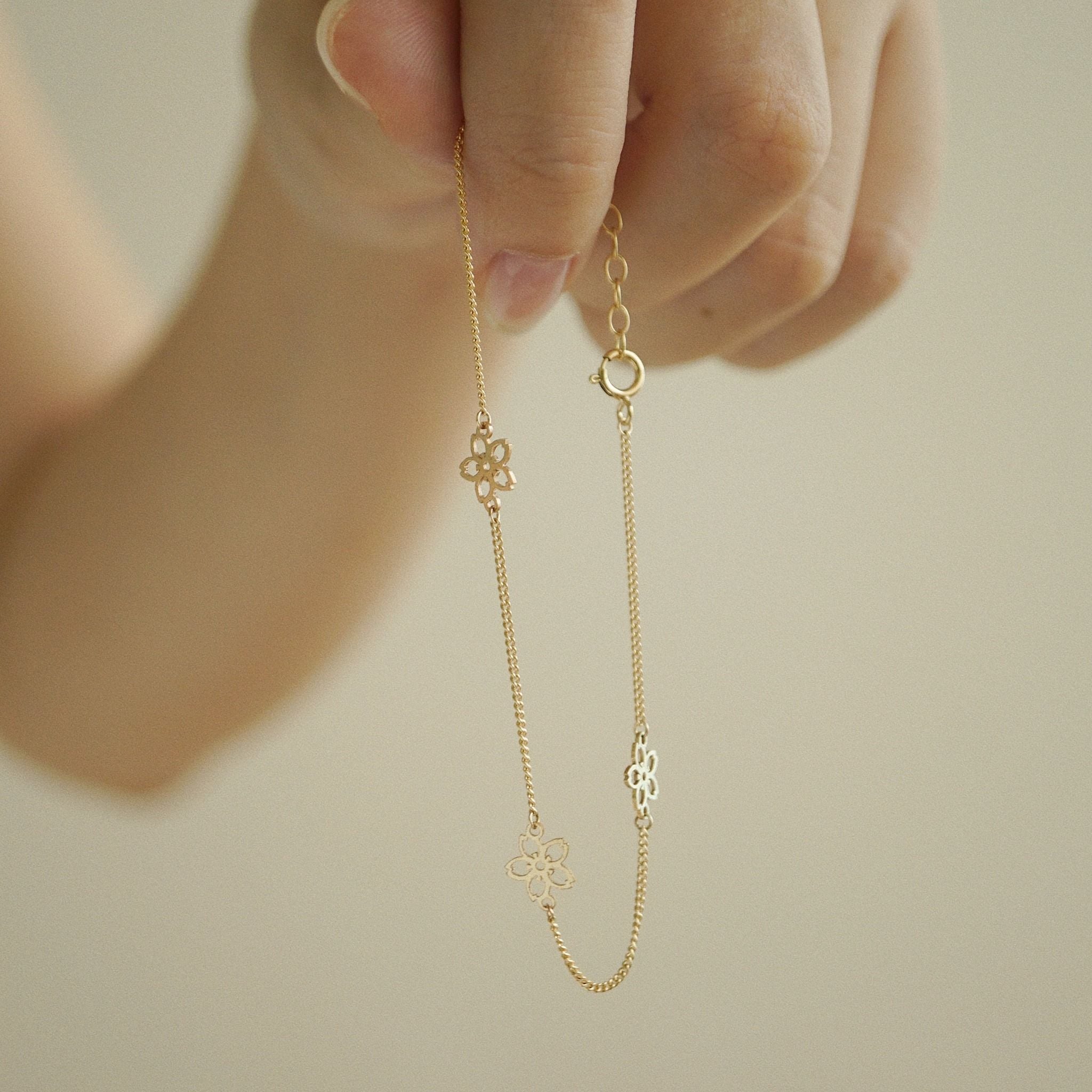  TRIPLE FLOWER MINI CURB BRACELET 