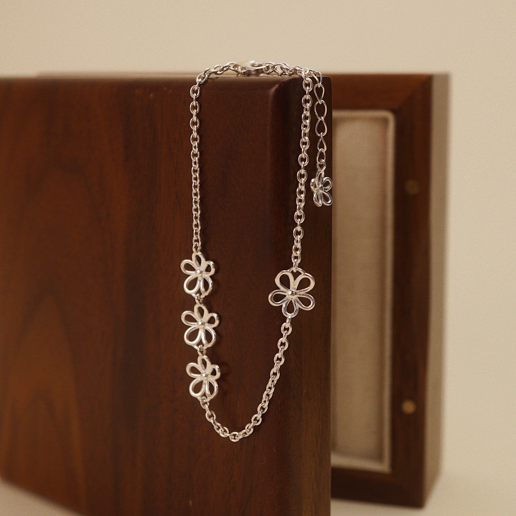  TRIPLE FLOWER BRACELET (S) 