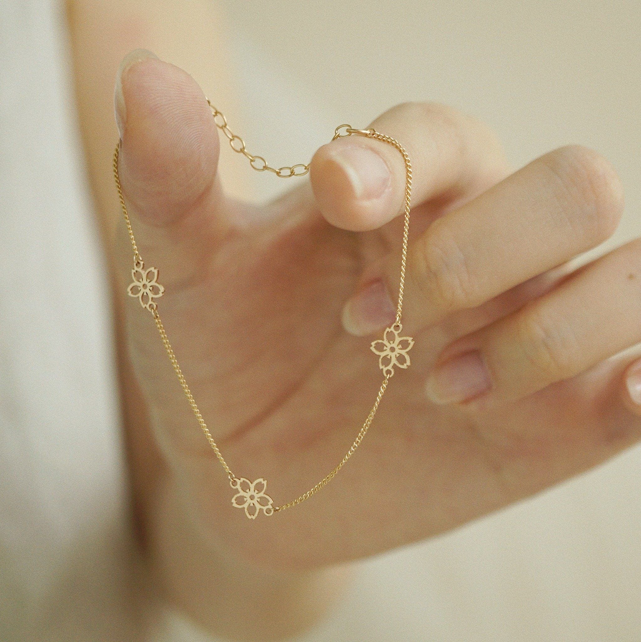  TRIPLE FLOWER MINI CURB BRACELET 