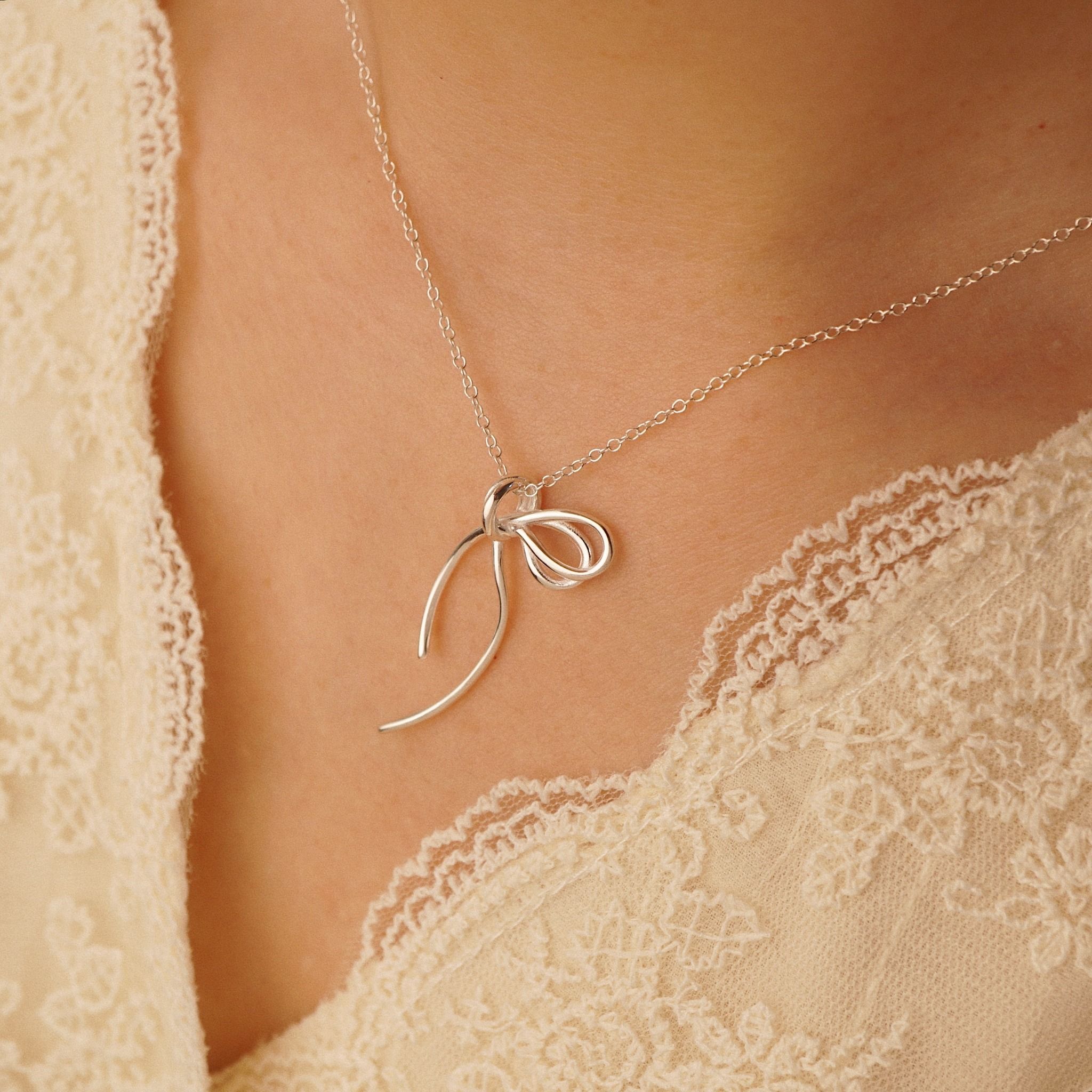  DANCING RIBBON NECKLACE (S) 