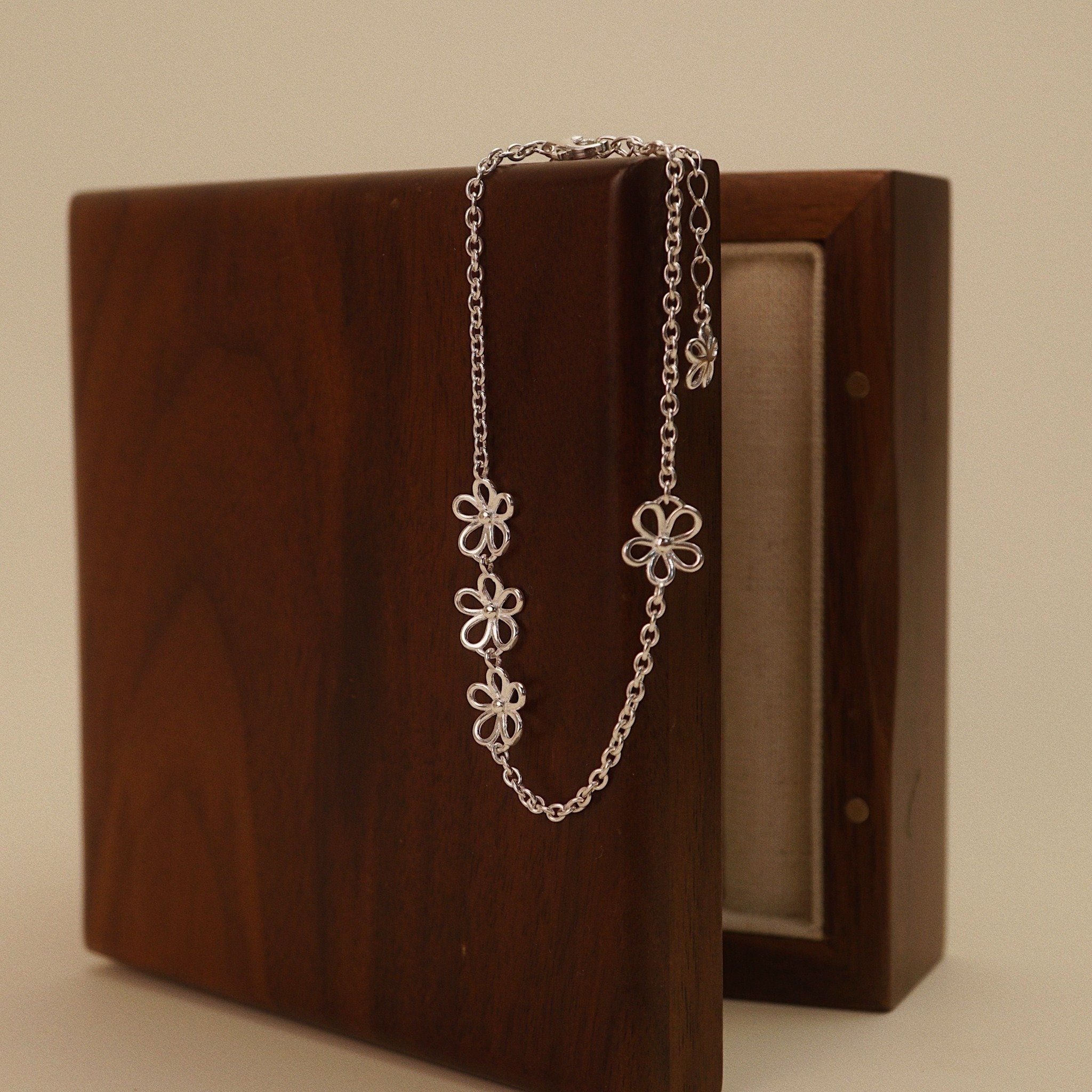  TRIPLE FLOWER BRACELET (S) 