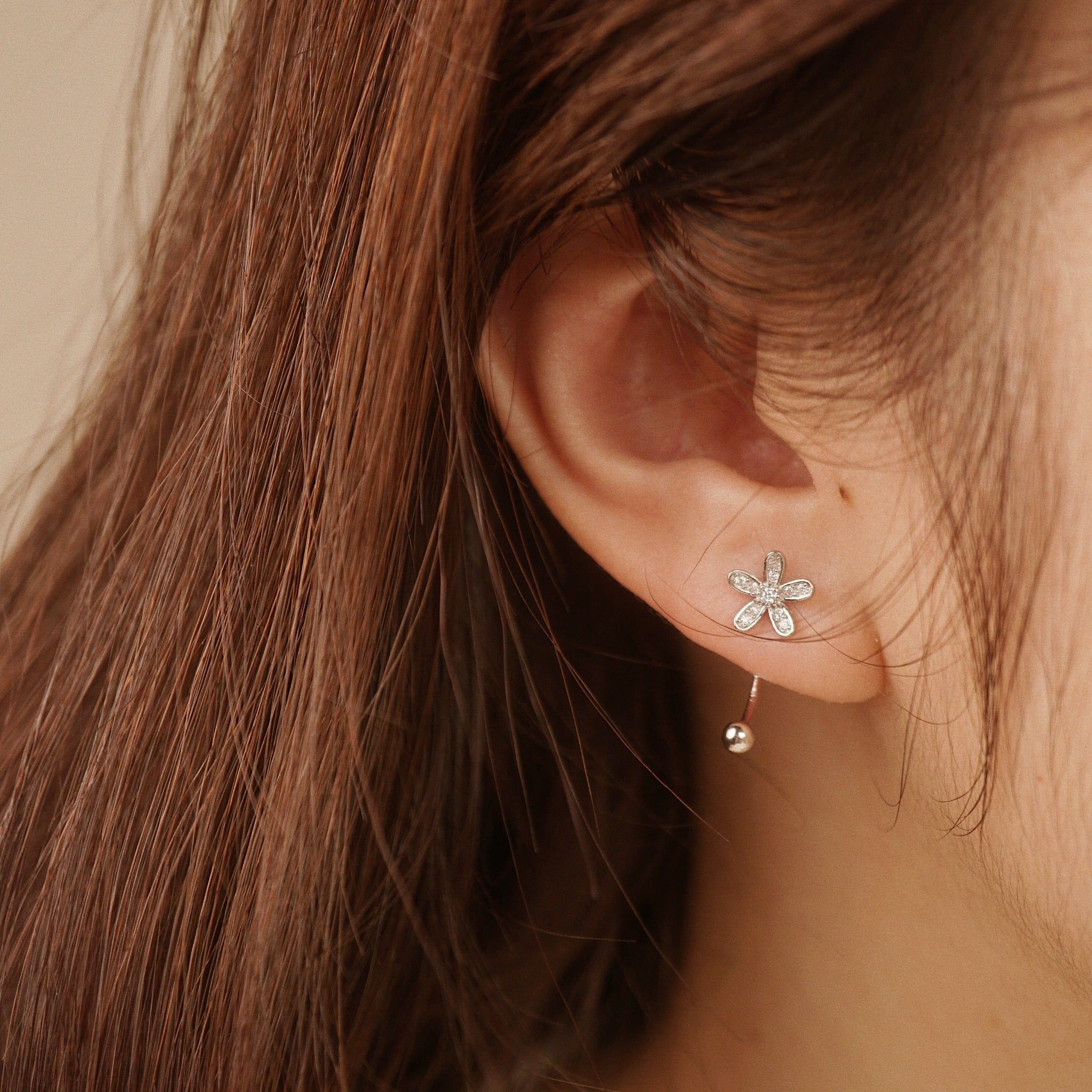  DAISY HUGGIE EARRINGS (S) 