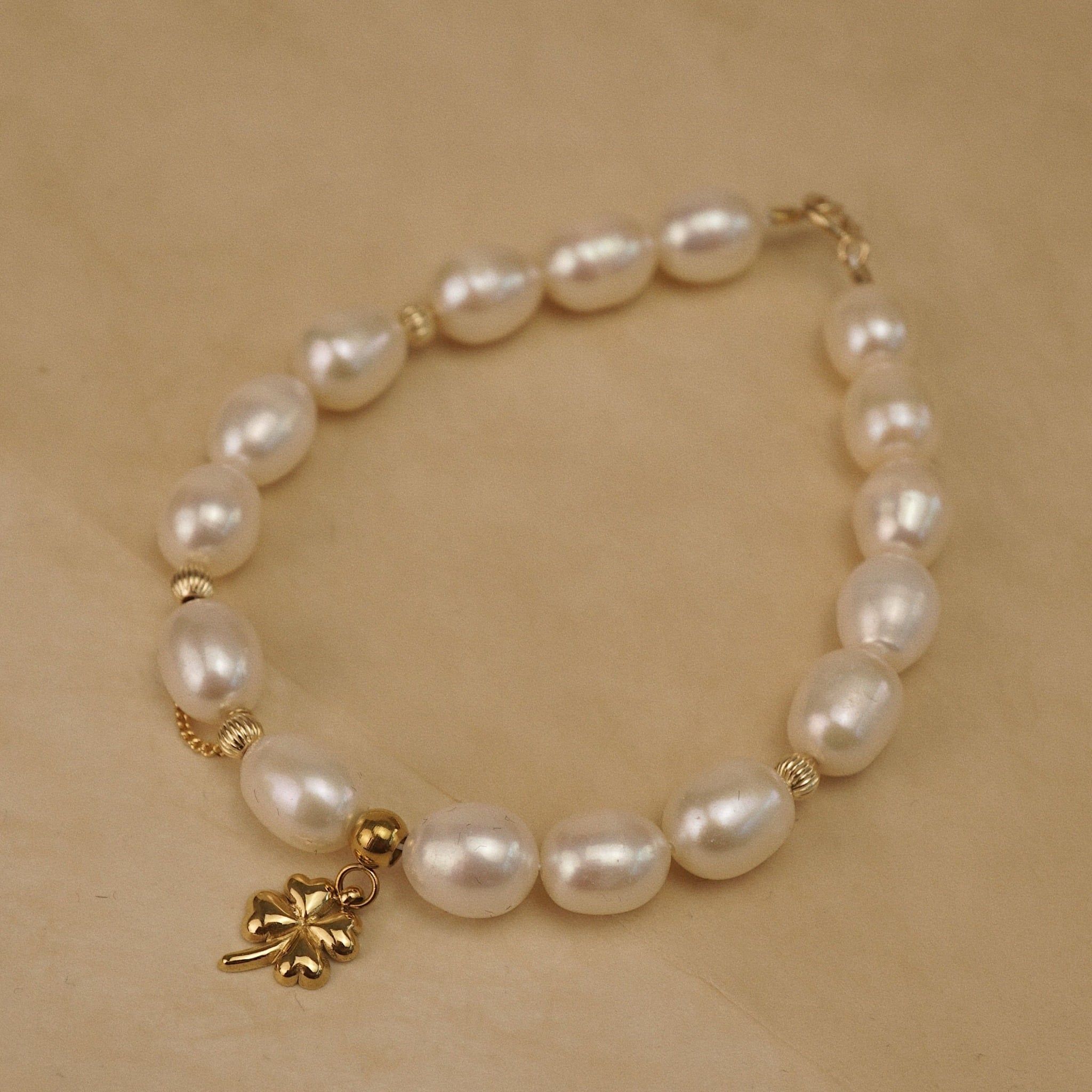  CLOVER LEAF - BOLD RICE SHAPE PEARL MIX ORBIT BRACELET 