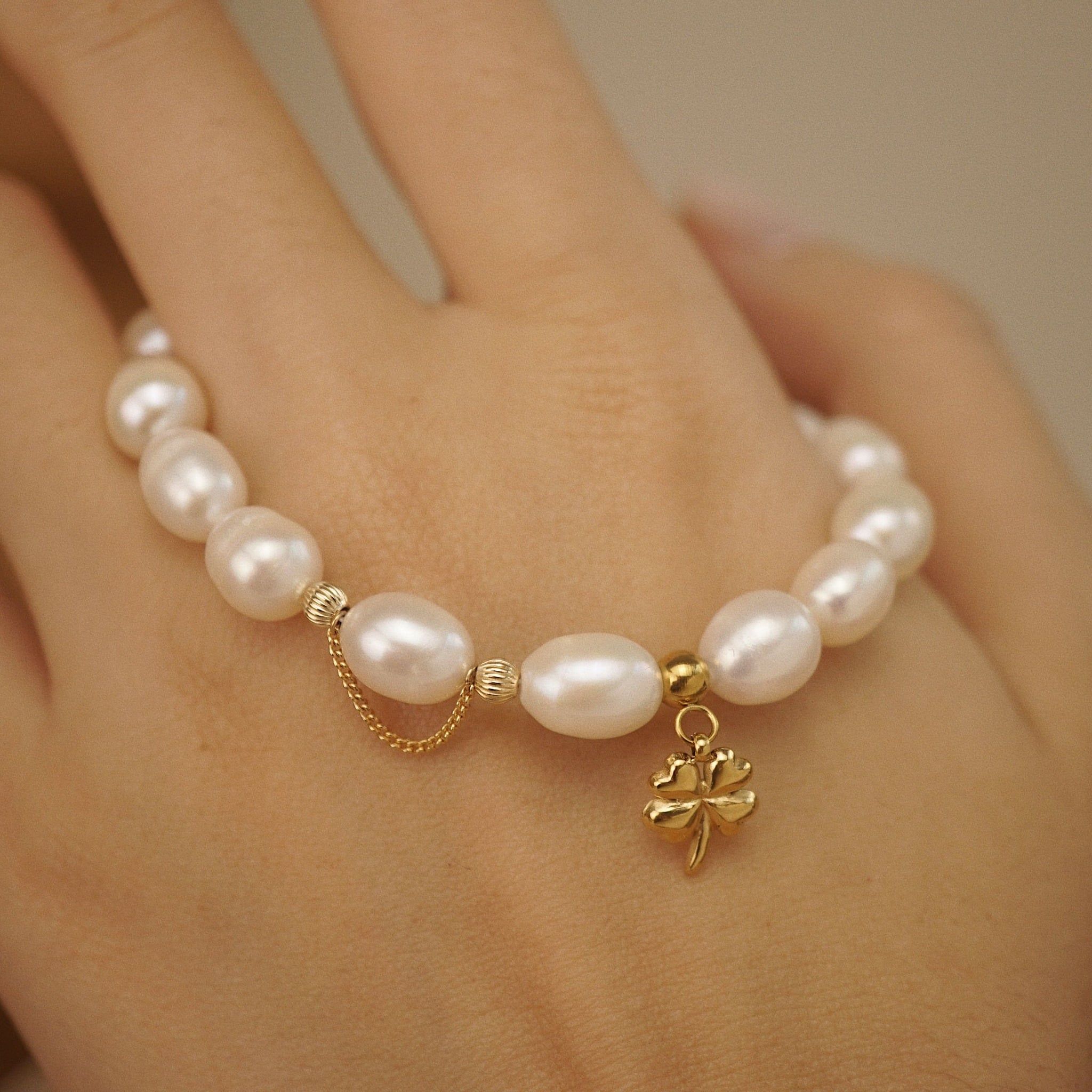  CLOVER LEAF - BOLD RICE SHAPE PEARL MIX ORBIT BRACELET 