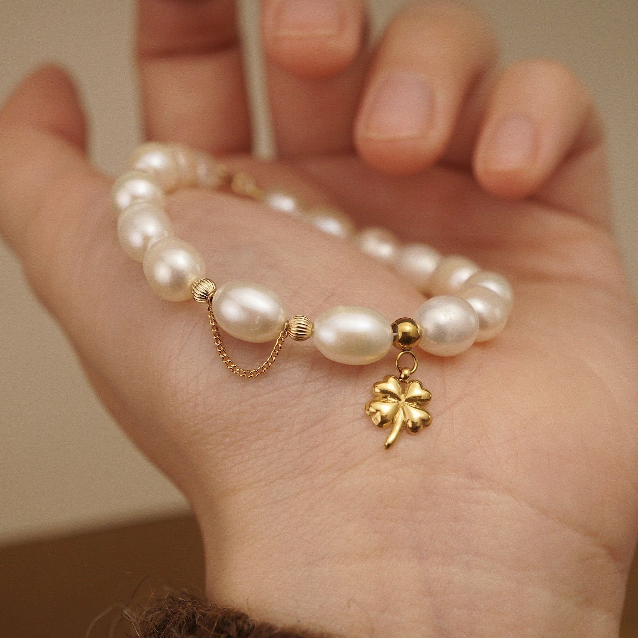  CLOVER LEAF - BOLD RICE SHAPE PEARL MIX ORBIT BRACELET 