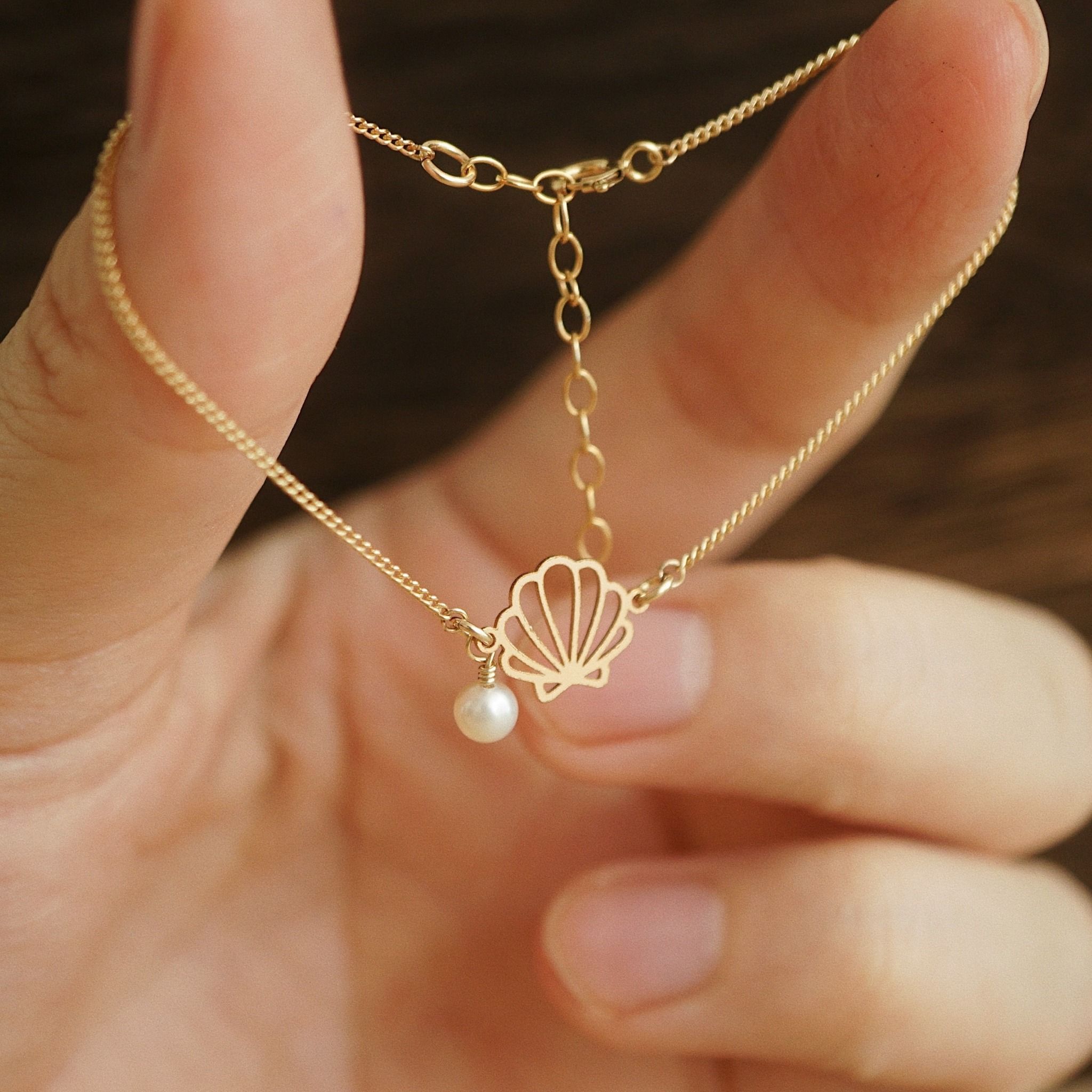 PEARL - SHELL FRAME MINI CURB BRACELET S A T E L L I T E
