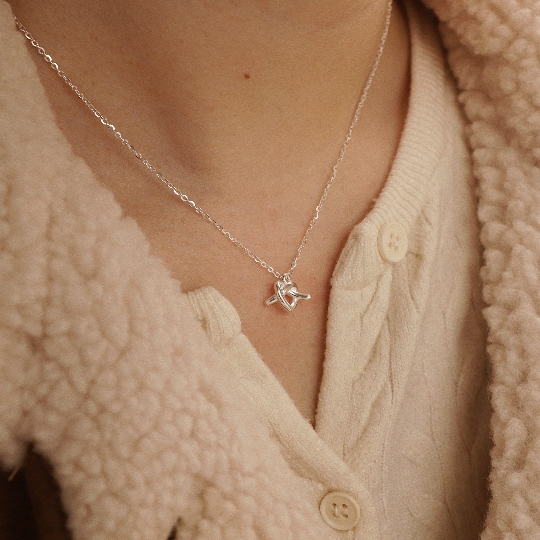  LOVE KNOT NECKLACE (S) 
