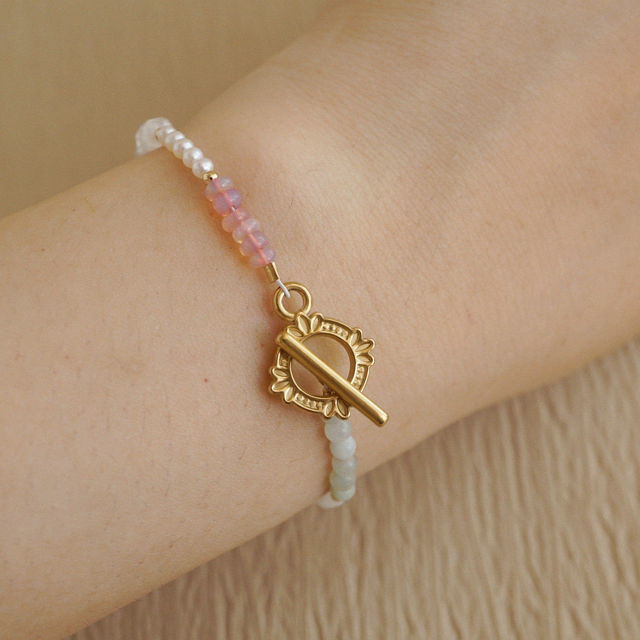  FROSTED BLOOM FRAME CLASP BRACELET 