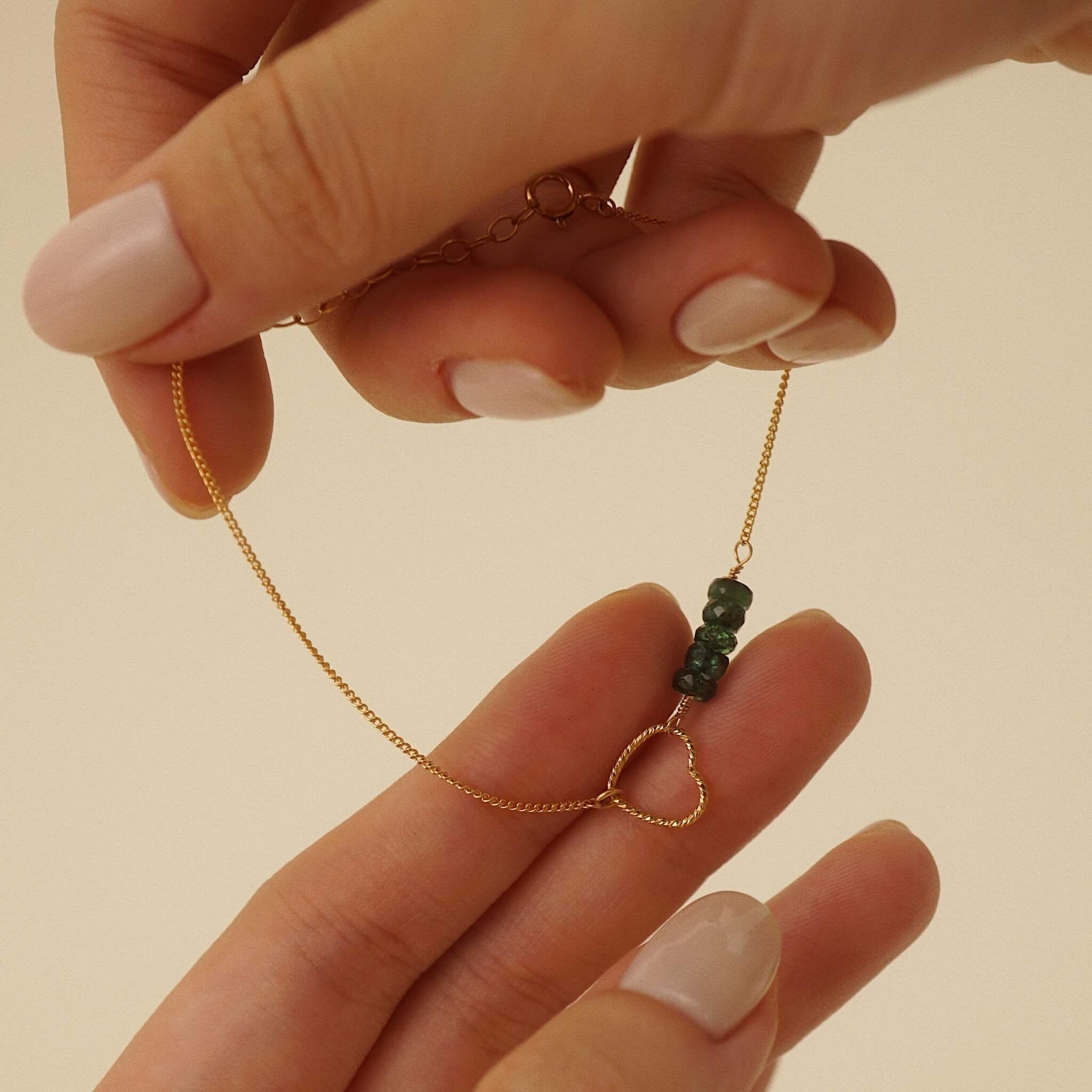  SPARKLE HEART EMERALD MINI CURB BRACELET 