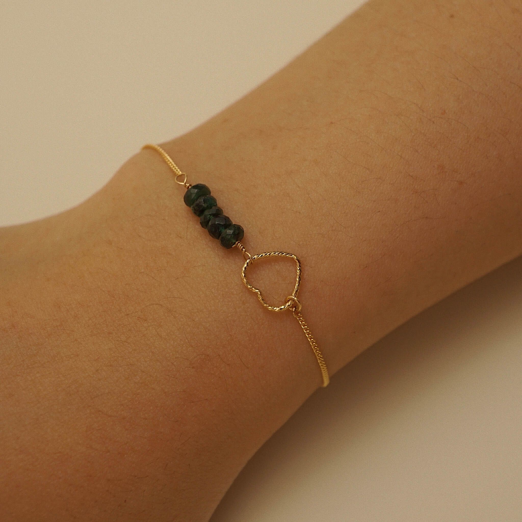  SPARKLE HEART EMERALD MINI CURB BRACELET 