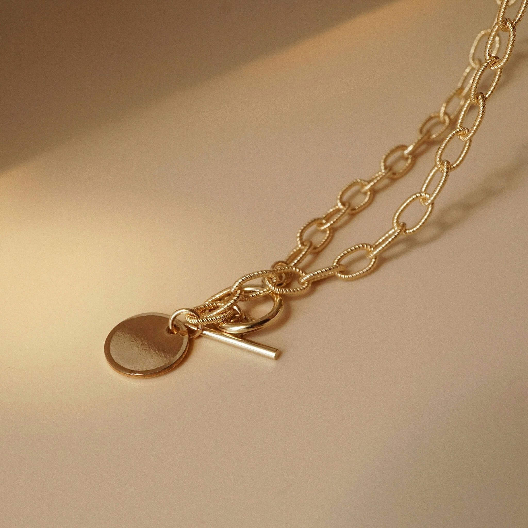  CLASSIC DISC - TOGGLE CLASP OVAL CABLE NECKLACE 