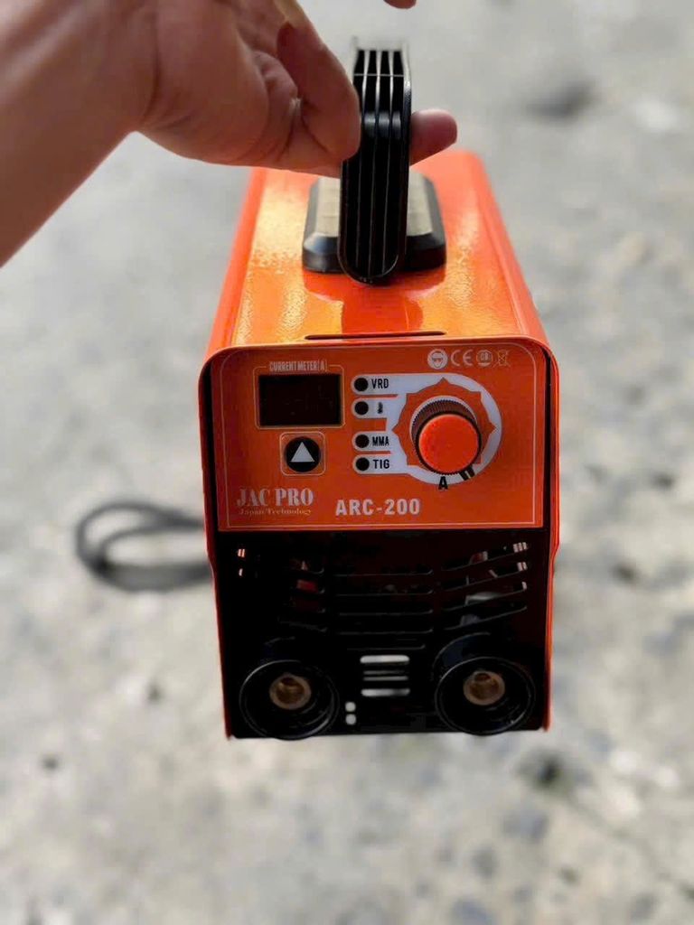 Máy hàn que mini Jacpro ARC 200 3 tụ nguồn. Chuyên hàn kéo que 2li5 liên tục, hỗ trợ 3li2 số lượng lớn. Trang bị công nghệ Nhật Bản