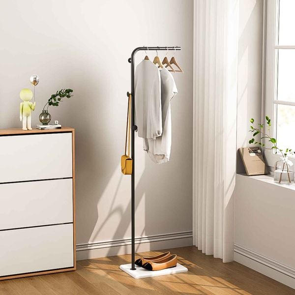 Cây treo quần áo uốn khung đen đế gỗ trắng hiện đại - GM91