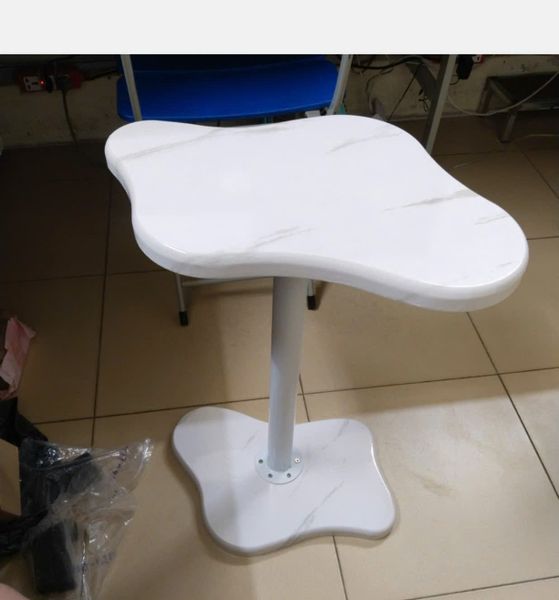 Bàn trà hình đám mây khung trắng phủ vân đá GM226.14