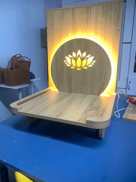 Bàn thờ hoa sen treo tường màu óc chó GP420.06