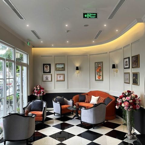 LE BONHEUR HOTEL