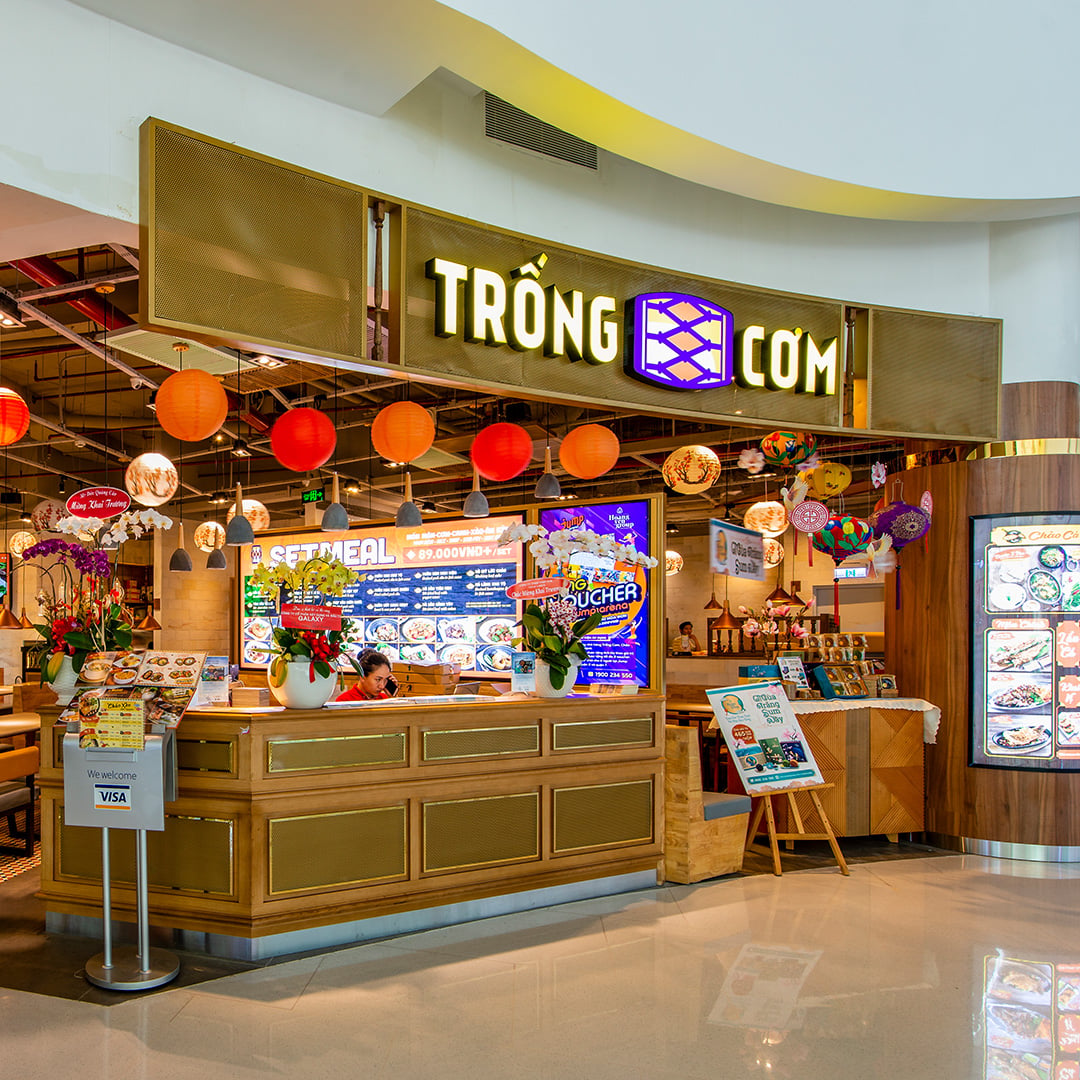  NHA HANG TRONG COM CRESENT MALL 