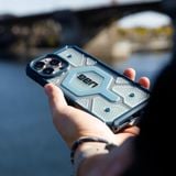  Ốp lưng UAG Pathfinder Clear Magnetic cho iPhone 16 Series 