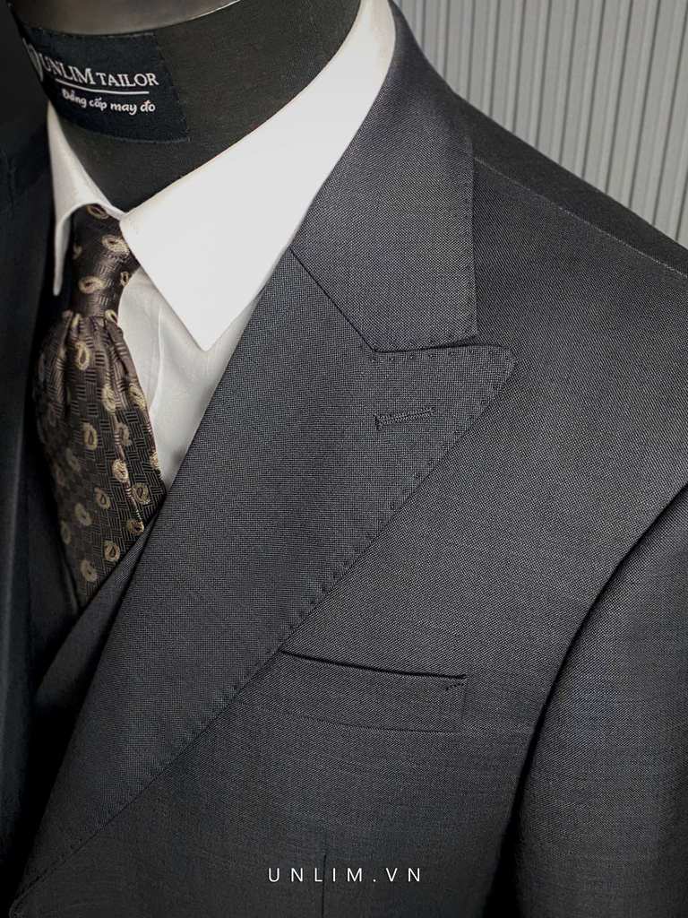 Suit Xám Tối Cổ Nhọn Hai Cúc