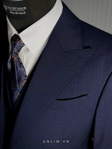 Suit Xanh Tối Cổ Nhọn Hai Cúc