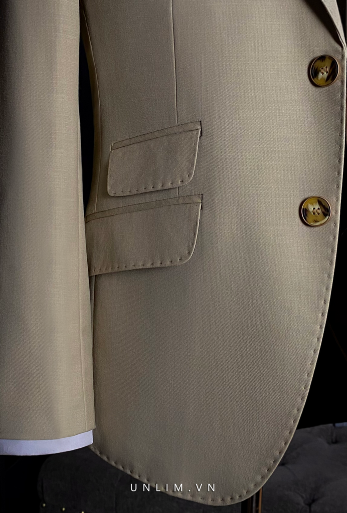 Suit Cổ K Hai Cúc Be Sáng