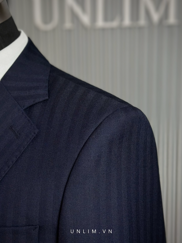 Suit Xanh Đen Vân Chìm Cổ K Hai Cúc