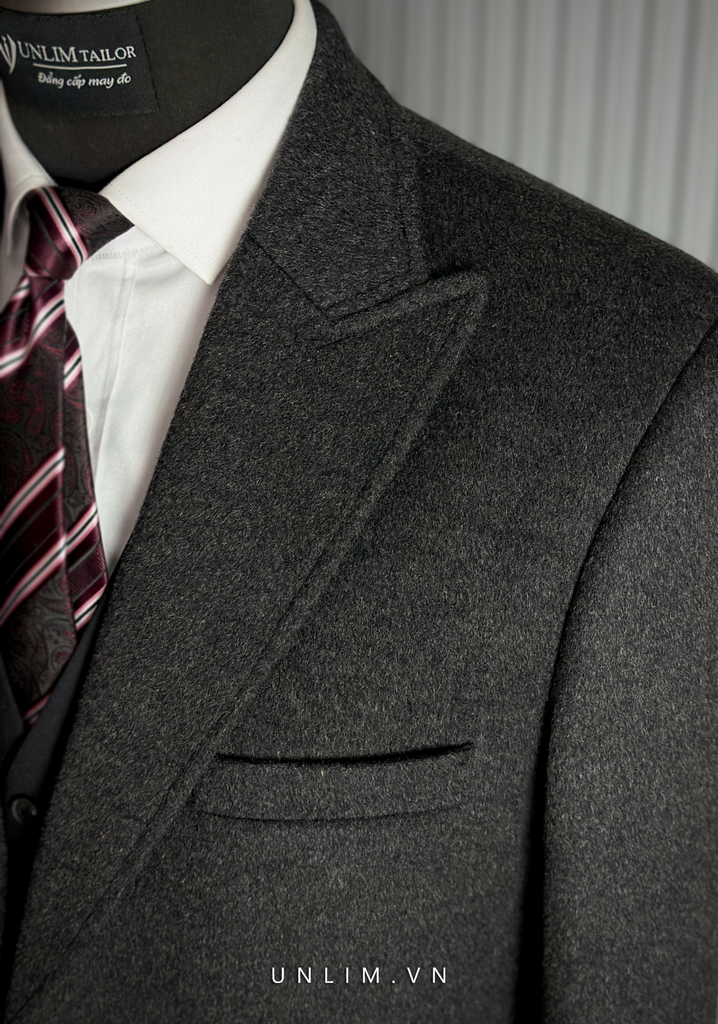 Măng Tô Xám Tối Dạ Lông Chuột Cổ Nhọn