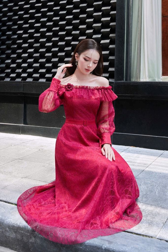 V1102 ĐẦM REN DÀI TRỄ VAI